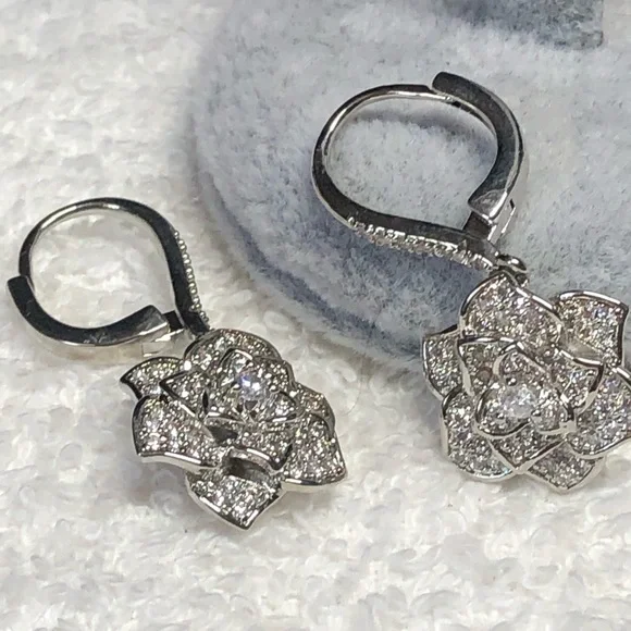 Elegant Silver Floral Earrings - Picture 3 of 8